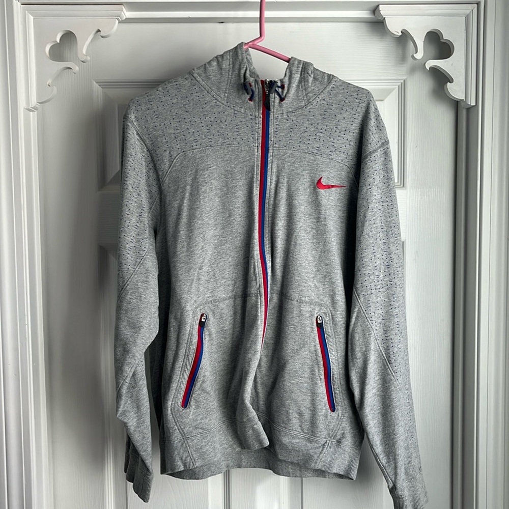 Nike zip up hoodie - men’s large - used but in good condition.